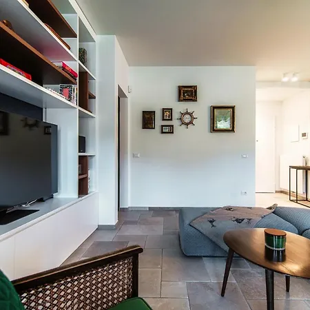 Blue - By Myhomeincomo Apartment *