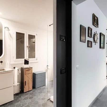 Apartment Blue - By Myhomeincomo Faggeto Lario