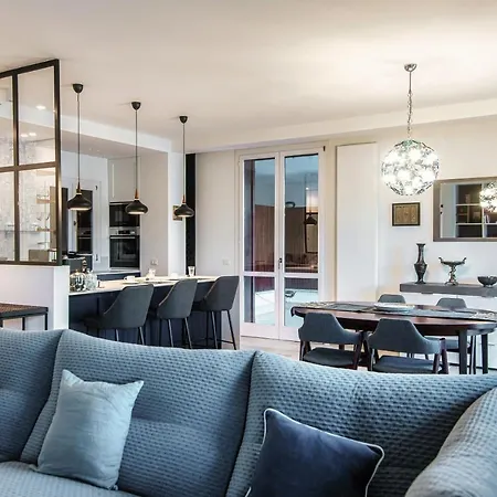 Blue - By Myhomeincomo Apartament