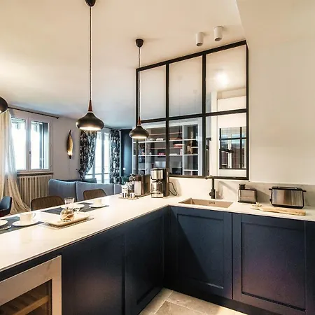 Apartament Blue - By Myhomeincomo *